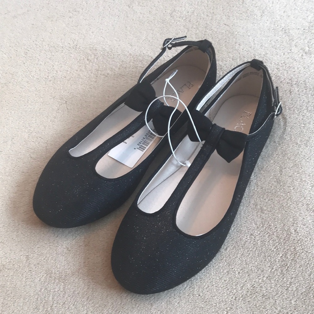 Shoes . Children’s Place Girls size 5 (big girls) dress shoes.